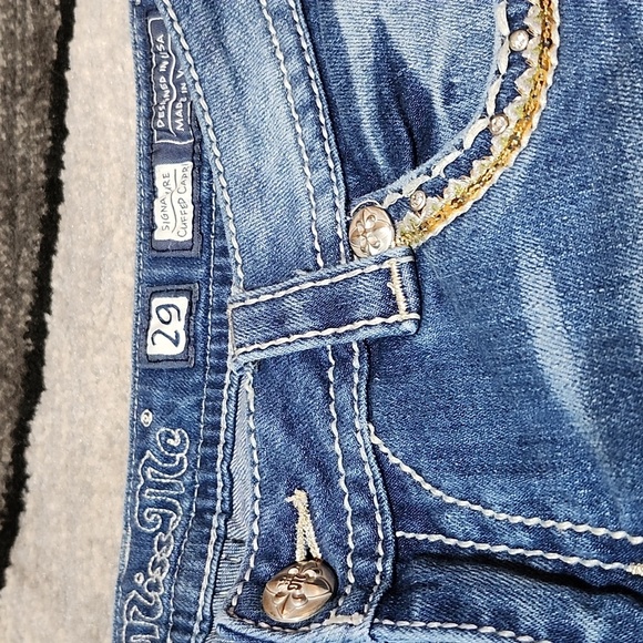 MISS ME EMBROIDERED GOLD SEQUINS FAUX-FLAP POCKETS RHINESTONES CUFFED CAPRI JEAN - Picture 9 of 16